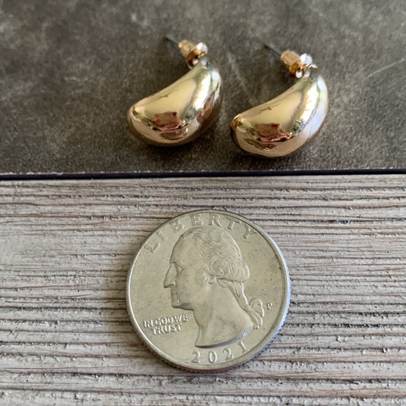 6/$8 NEW Gold Tone Hoop Earrings - Picture 11 of 15